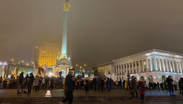На Майдані залишаються кількасот мітингувальників