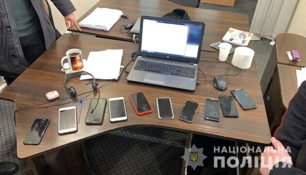У Харкові викрили три шахрайські «колцентри» з мільйонними оборотами