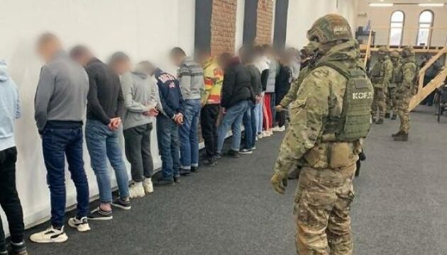 У Харкові викрили три шахрайські «колцентри» з мільйонними оборотами