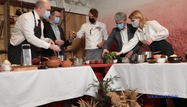 Кулінарний батл урядовців: стало відомо, чий борщ - найсмачніший