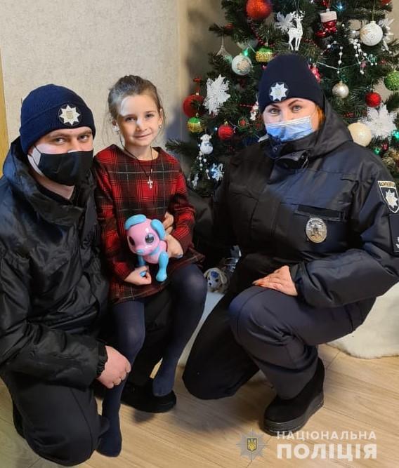 Вінницькі поліцейські здійснили мрію діток, які написали на пошту довіри