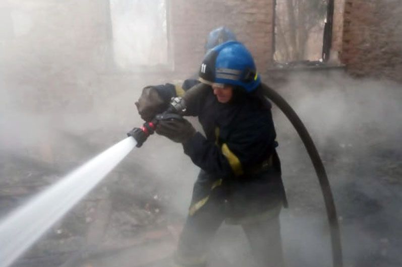 Дніпропетровська область: вогнеборці ліквідували пожежу в будівлі, що не експлуатується