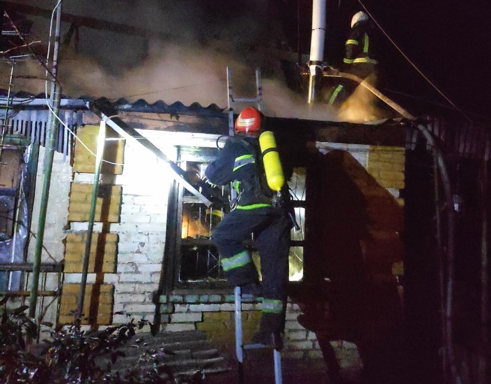 Бійці ДСНС Кіровоградщини приборкали 5 пожеж у житловому секторі