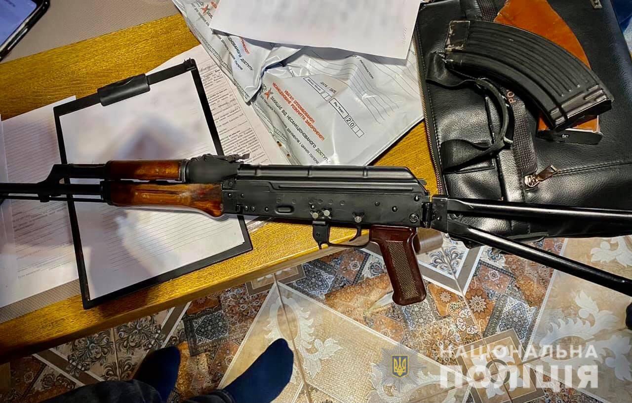 На Херсонщині поліцейські повідомили про підозру трьом чоловікам за катування людей