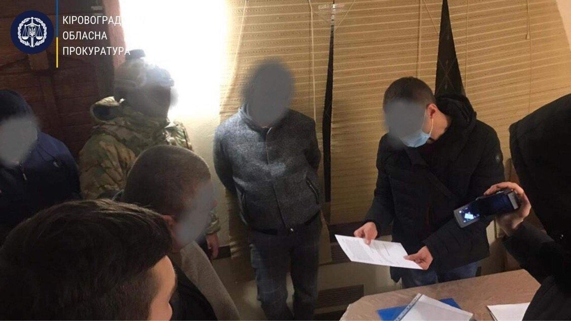 Вимагання 30 тис дол США та переоформлення землі – викрито злочинну групу на Кіровоградщині (ФОТО)