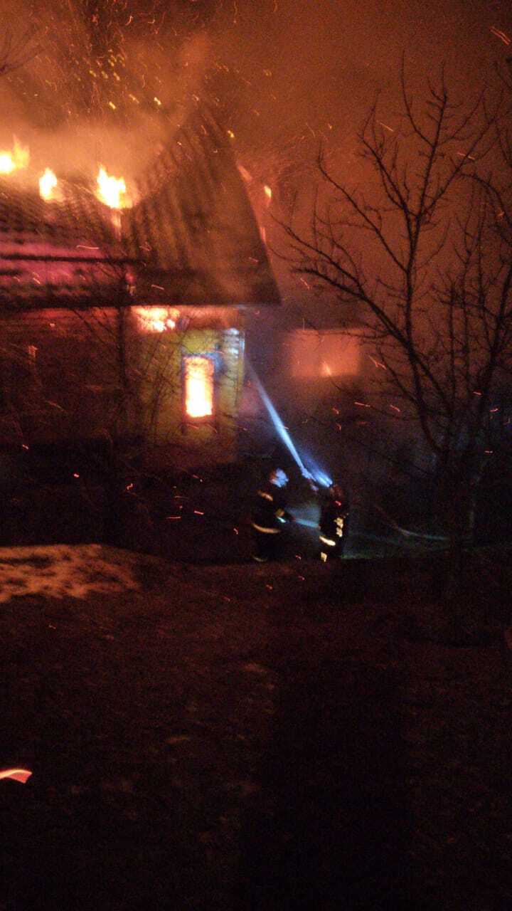 Івано-Франківська область: вогнеборці ліквідували пожежу житлового будинку в місті Яремче