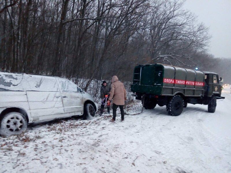 Минулої доби рятувальники Кіровоградщини тричі надавали допомогу водіям автівок у складних ситуаціях на дорогах