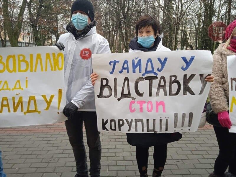  Акція «Стоп корупції» біля Вінницького міського суду. Фото: СтопКор