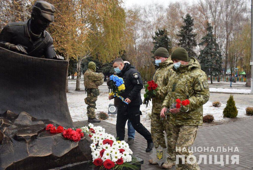 Поліцейські Донеччини вшанували пам'ять учасників ліквідації наслідків чорнобильської трагедії