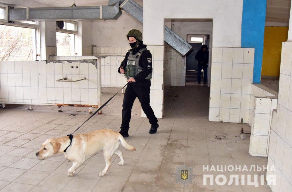 Поліція знешкодила озброєних злочинців і звільнила заручницю: навчальна спецоперація на Донеччині (ВІДЕО)