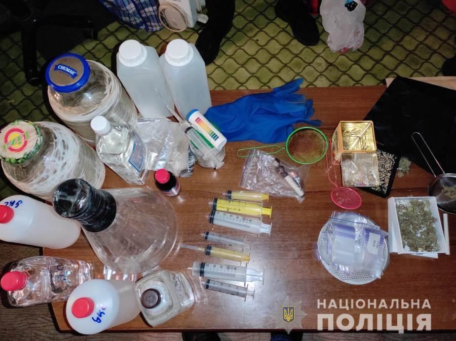 В Одесі правоохоронці припинили функціонування нарколабораторії