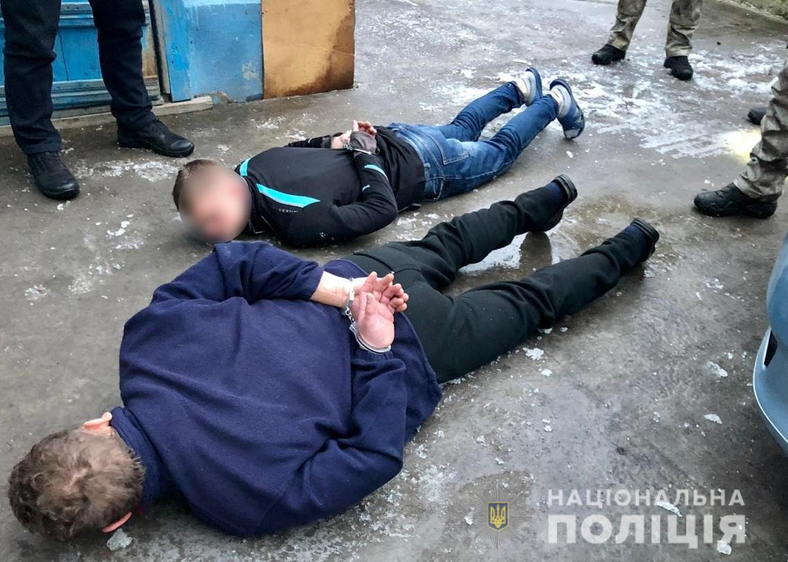 На Київщині у результаті спецоперації затримано озброєних нападників на поліцейських