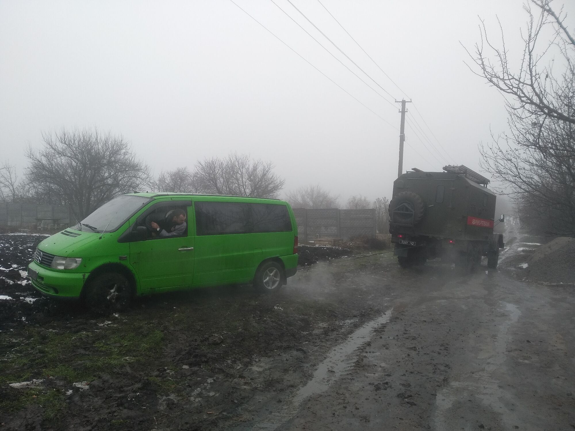 Рятувальники Кіровоградської області надали допомогу водіям восьми автомобілів на складних ділянках доріг