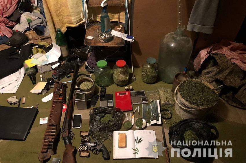 На Київщині поліцейські викрили групу наркоторговців