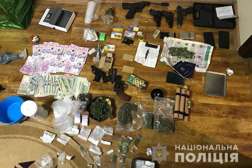 На Київщині поліцейські викрили групу наркоторговців