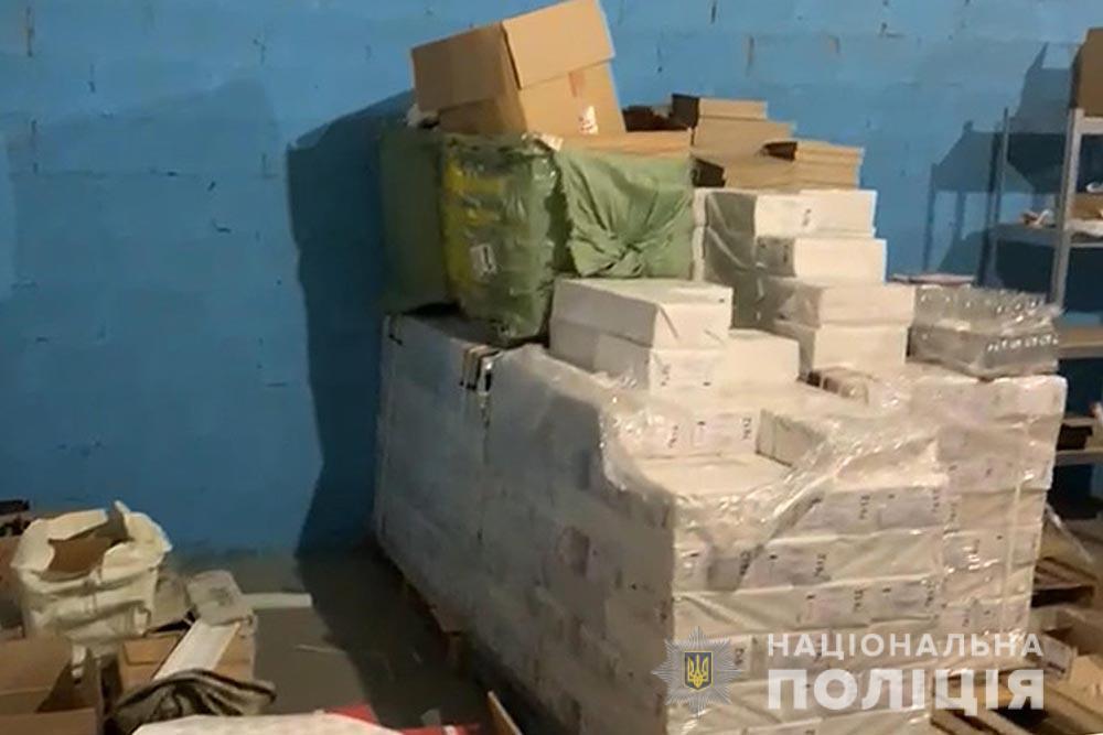 Оперативники Нацполіції викрили злочинну групу у виготовленні та розповсюдженні фальсифікованих лікарських препаратів на території країни