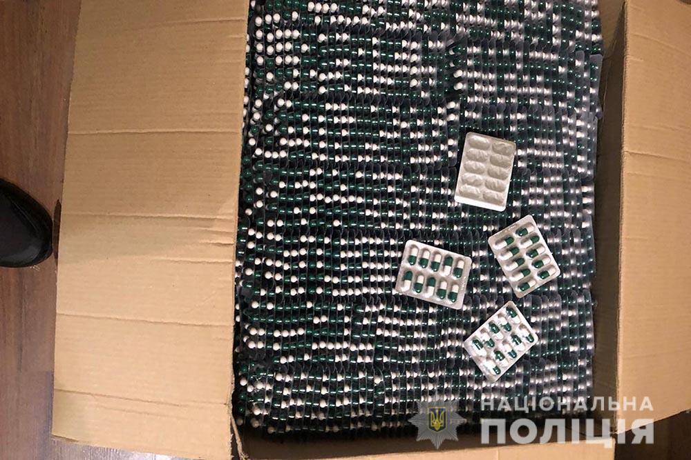 Оперативники Нацполіції викрили злочинну групу у виготовленні та розповсюдженні фальсифікованих лікарських препаратів на території країни