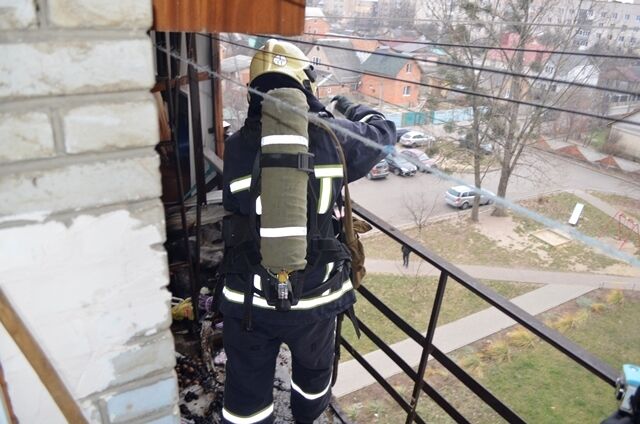 м. Луцьк: рятувальники ліквідували пожежу на балконі багатоквартирного будинку