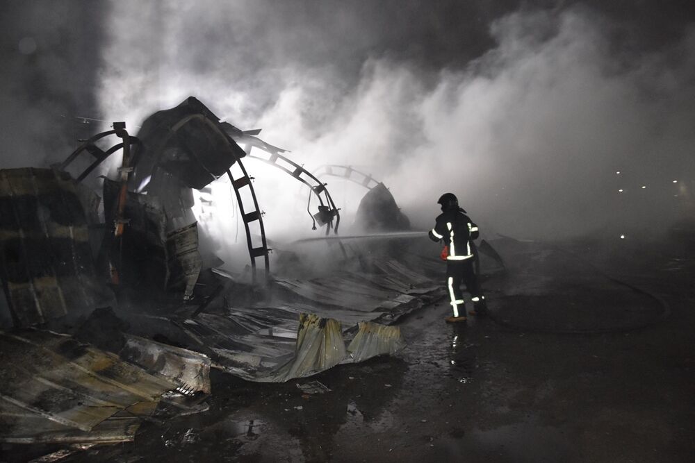 Одеса: рятувальники ліквідували загорання ангару