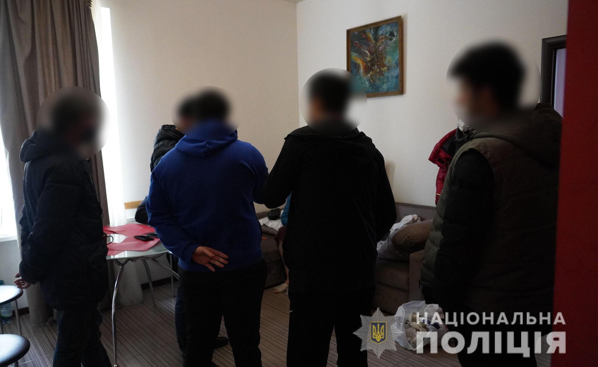 На заході України правоохоронці перекрили канал незаконного переміщення мігрантів через кордон 