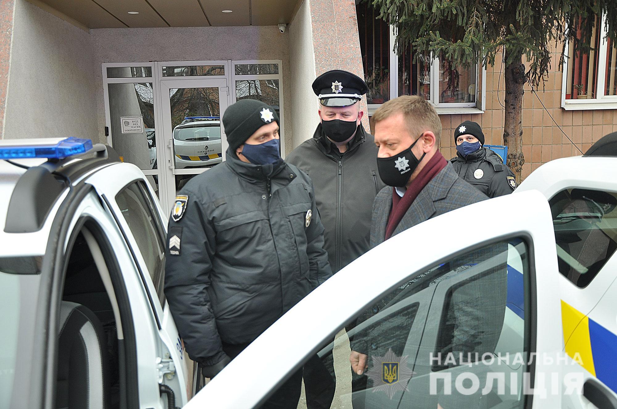 Нові службові автомобілі «Renault» поновили автопарк Управління поліції охорони Полтавщини