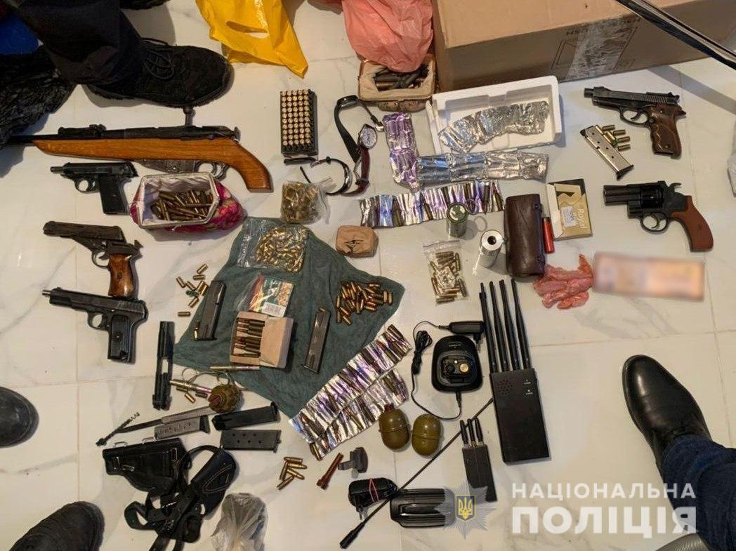 Внутрішня безпека поліції встановила підозрюваного у підпалі автомобіля поліцейського Києва