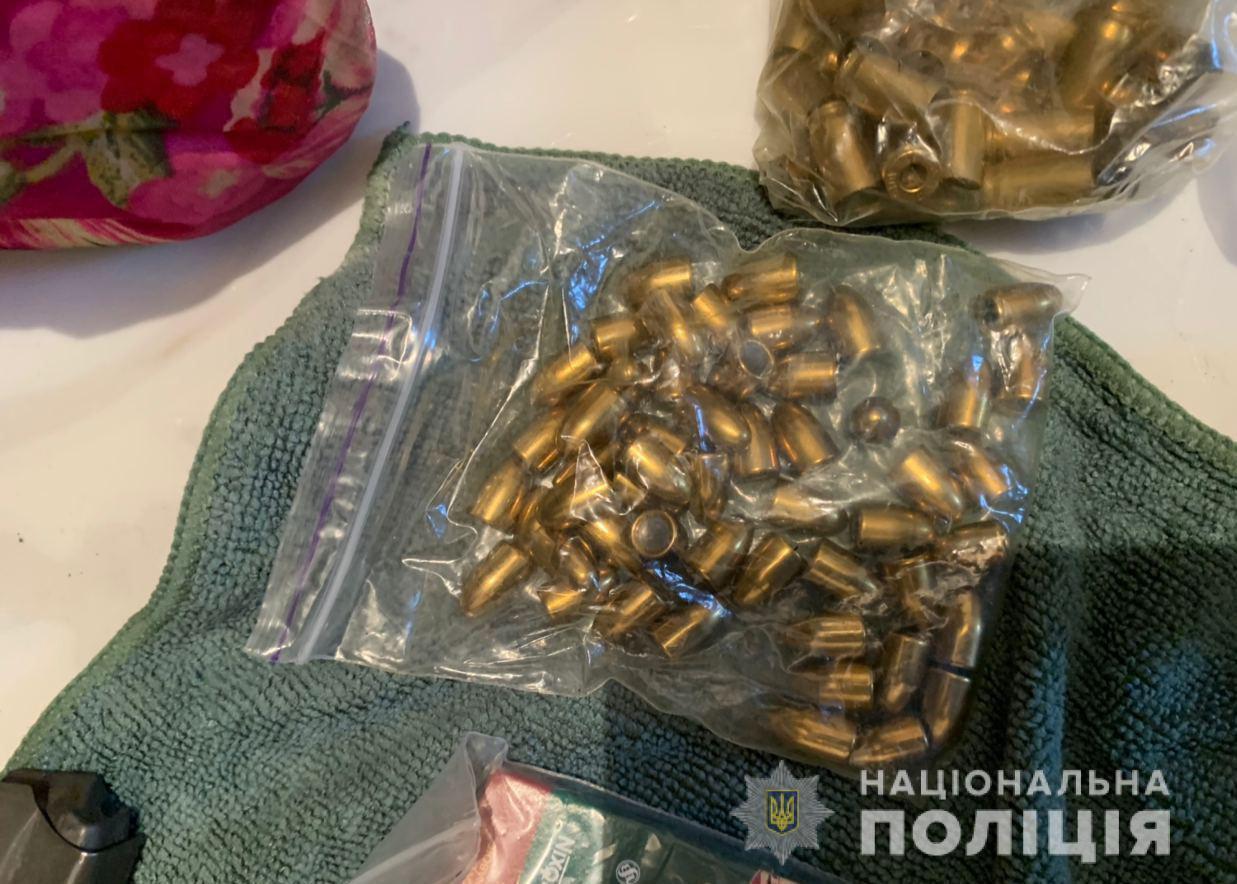 Внутрішня безпека поліції встановила підозрюваного у підпалі автомобіля поліцейського Києва