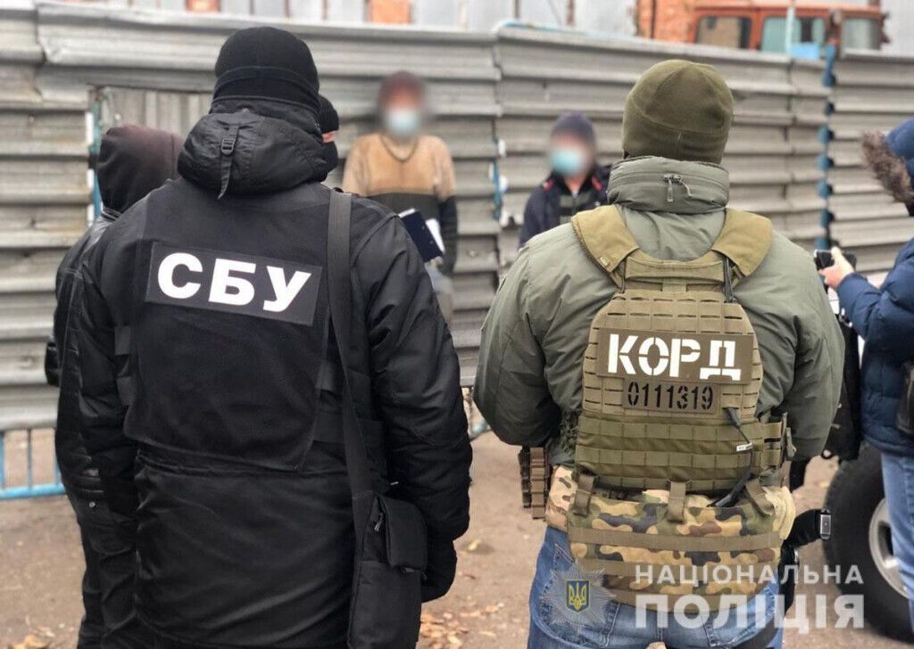 На Донеччині правоохоронці перекрили канал постачання фальсифікованих алкогольних напоїв