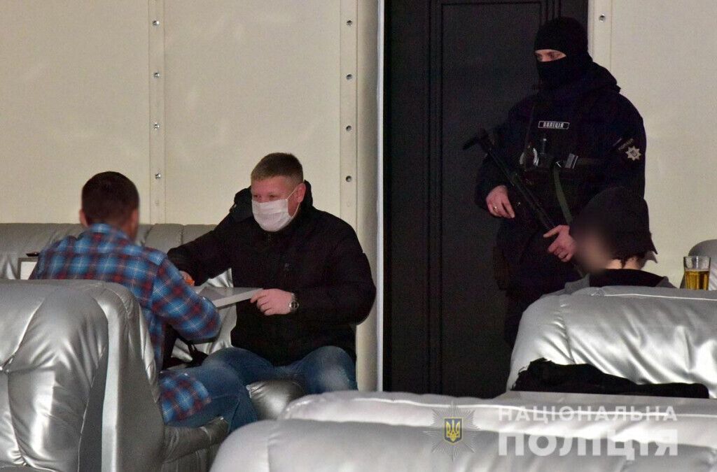 За місяць поліція Донеччини задокументувала понад 3300 порушень карантинних обмежень щодо використання масок