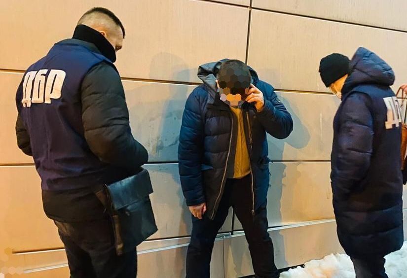 Вимагання та одержання 8 тис. грн неправомірної вигоди — лісничому повідомлено про підозру (ФОТО)