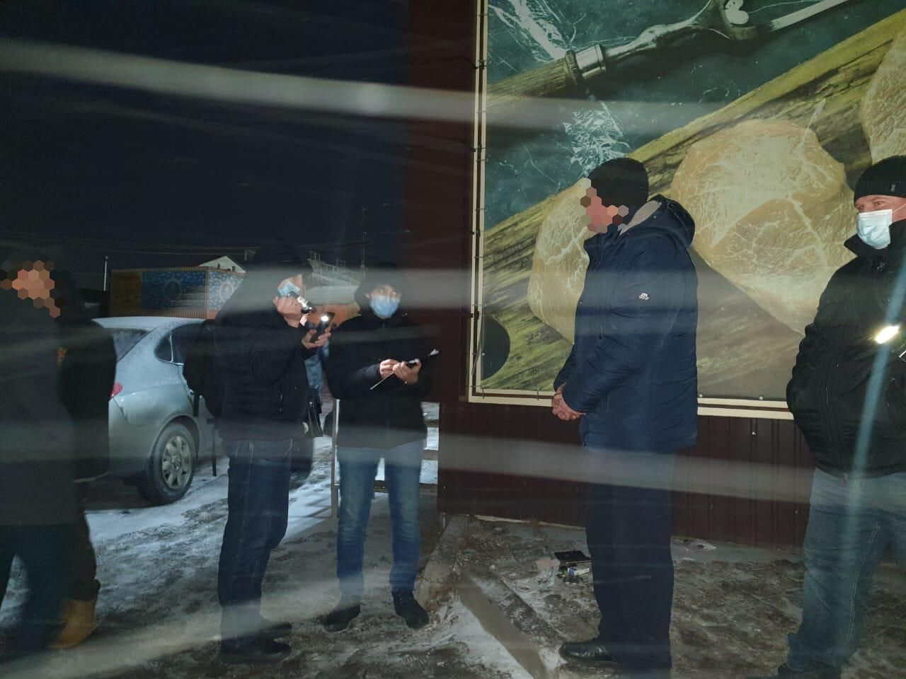 Погрожував спричиненням тяжких тілесних ушкоджень і вимагав 1 500 доларів США — затримано чоловіка (ФОТО)