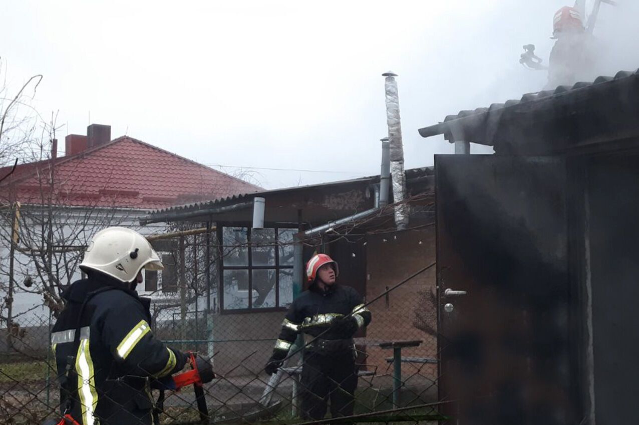 Хмельницька область: вогнеборці врятували будівлю приватного магазину від знищення полум’ям