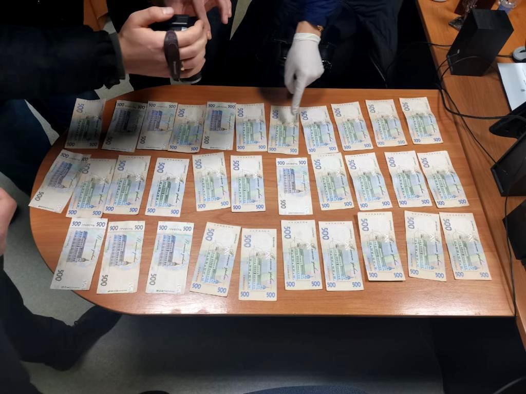 Хабар за зняття арешту з нерухомого майна – на Запоріжжі викрито посадовця державної виконавчої служби (ФОТО)