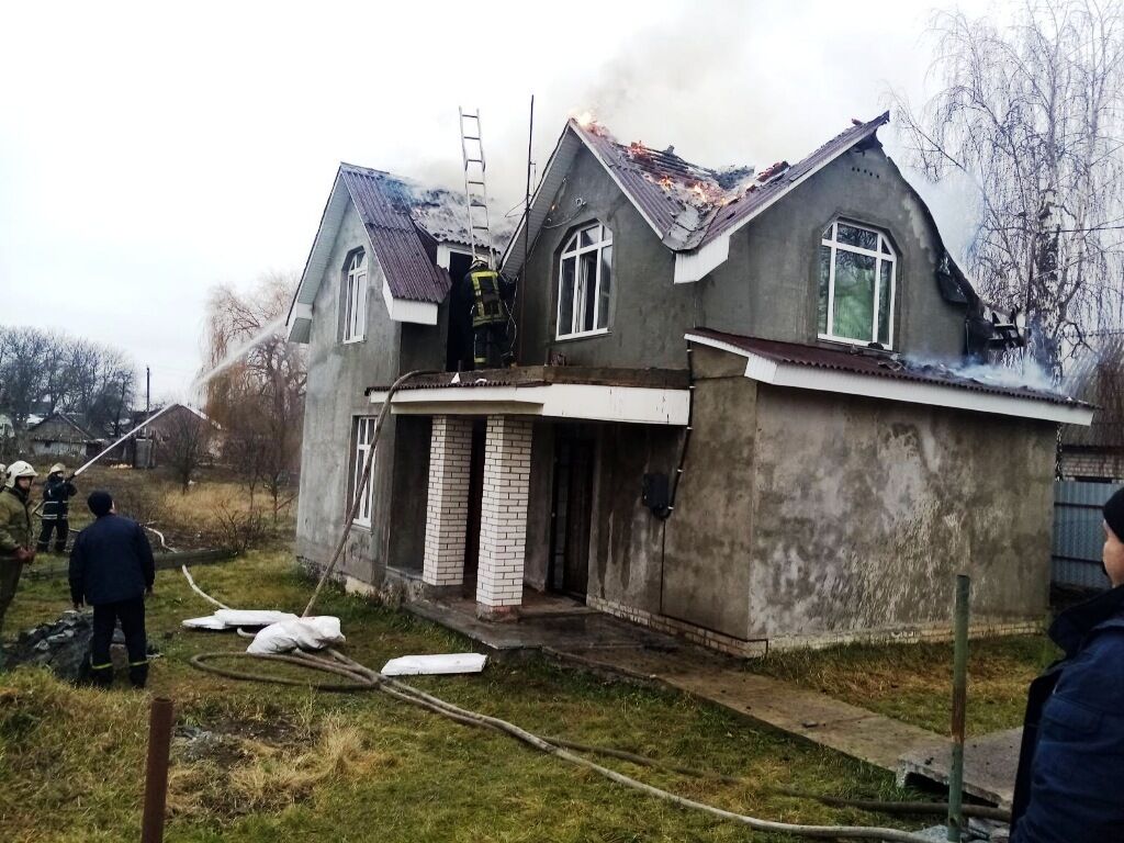 Житомирська область: рятувальники ліквідували пожежу в двоповерховому житловому будинку