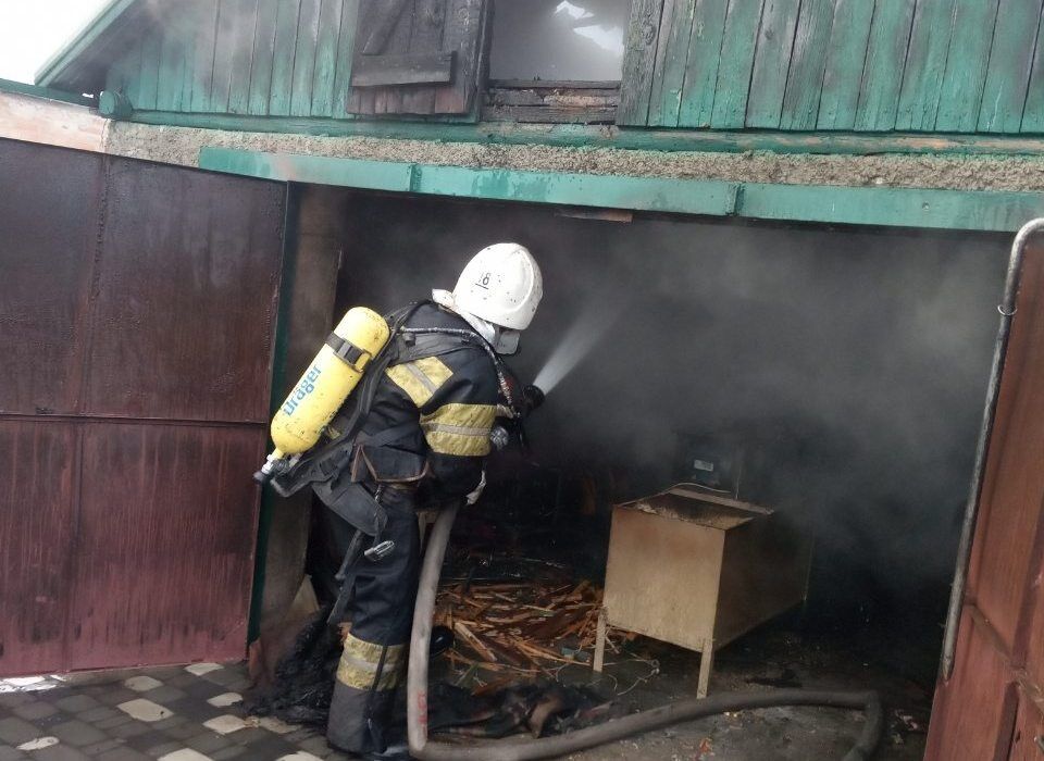 Вогнеборці Кіровоградщини здолали 6 пожеж різного характеру та врятували двох пенсіонерів