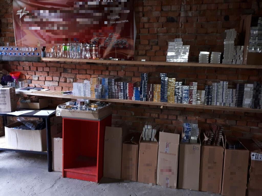 Незаконний збут алкогольних напоїв та тютюнових виробів – трьом особам повідомлено про підозру (ФОТО)