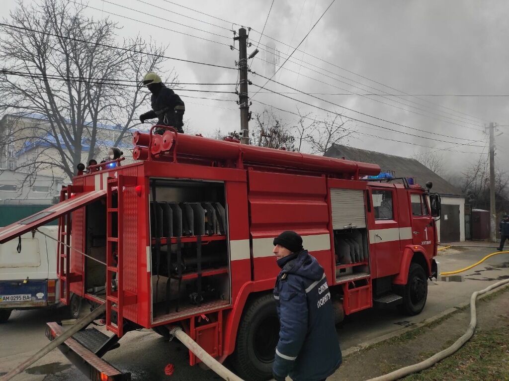 У Житомирі горів дах будинку на двох господарів