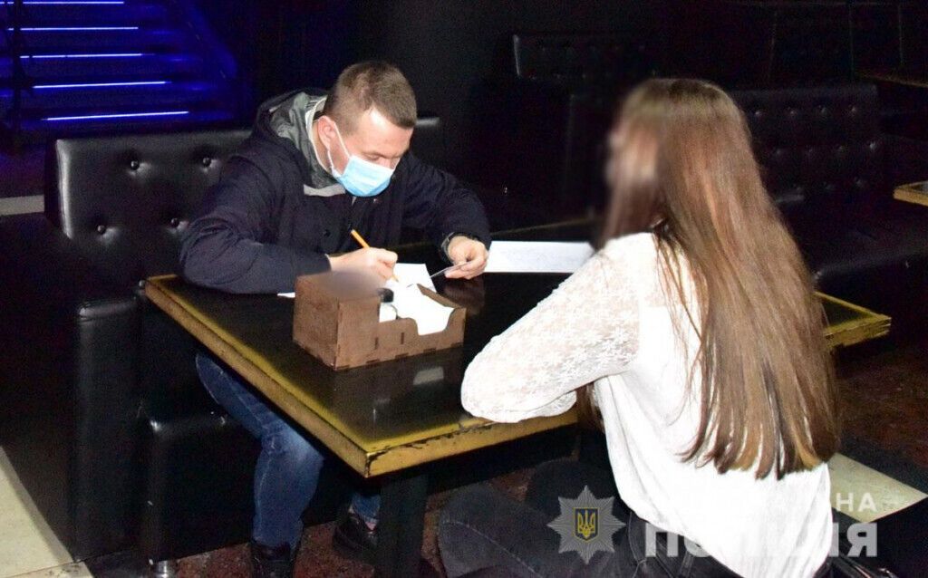 Від початку дії нових санкцій поліція Донеччини задокументувала понад 3800 порушень карантинних обмежень щодо використання масок (ВІДЕО)