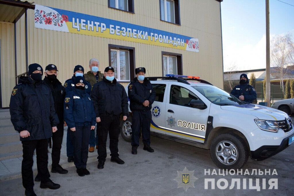 У Новотроїцькому презентували сучасну поліцейську станцію