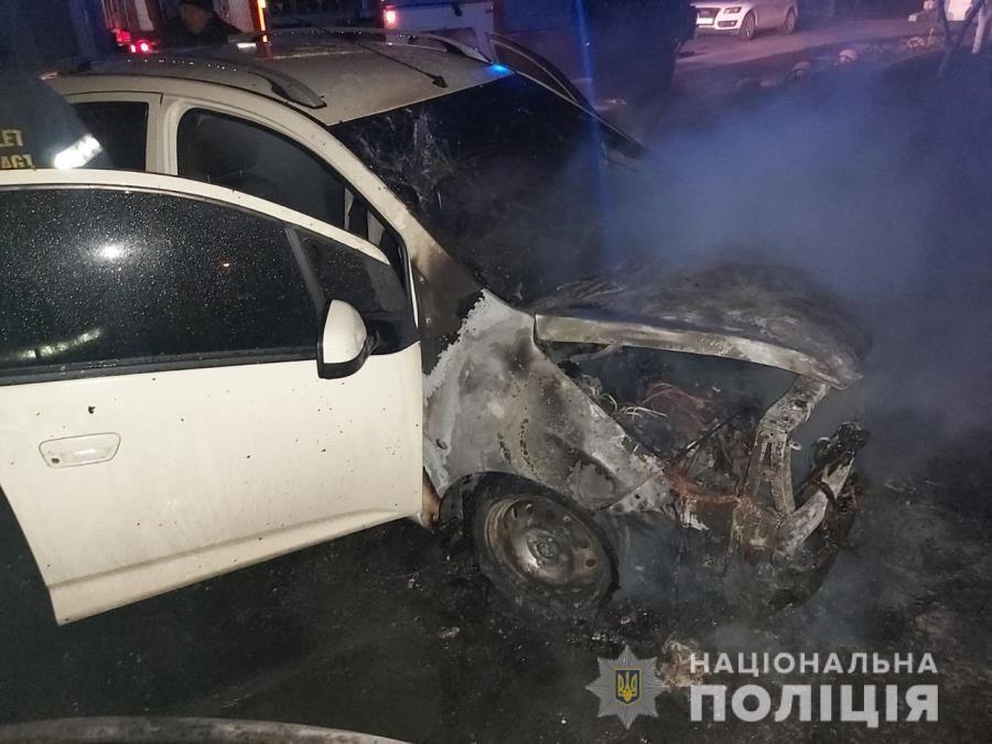 Поліцейські встановлюють обставини займання автомобіля в Київському районі Одеси