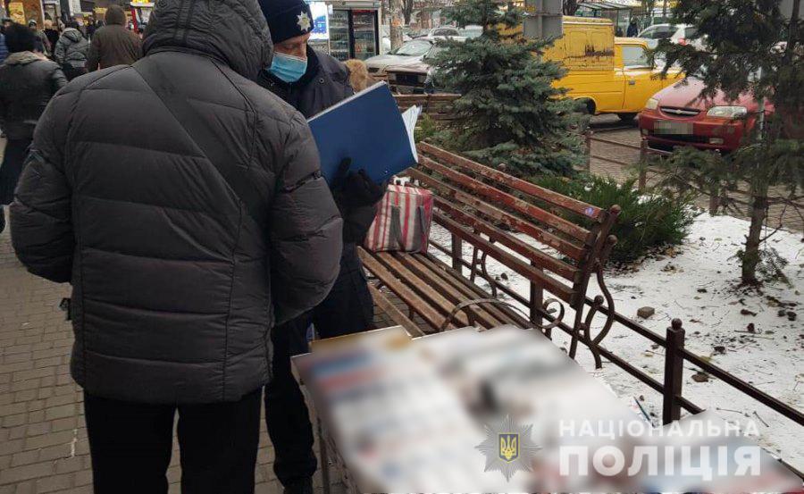 Одеські поліцейські притягують до відповідальності трьох торговців безакцизним тютюном