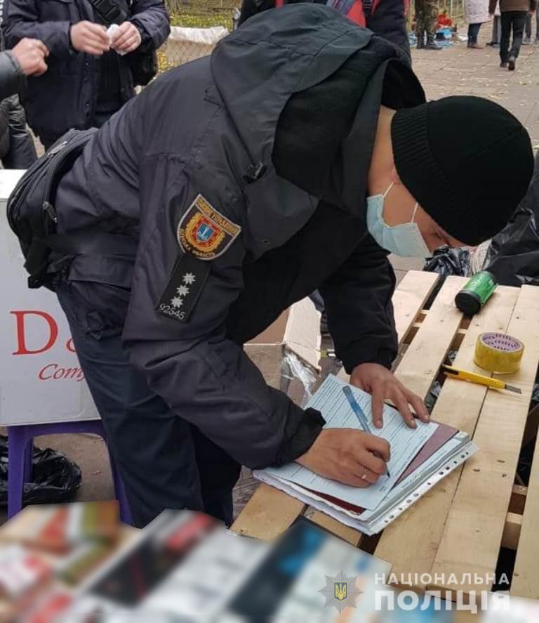 Одеські поліцейські притягують до відповідальності трьох торговців безакцизним тютюном