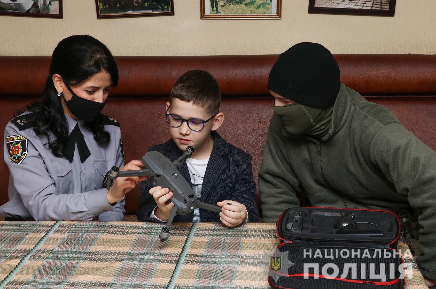 На Запоріжжі працівники поліції здійснили бажання двох маленьких мрійників