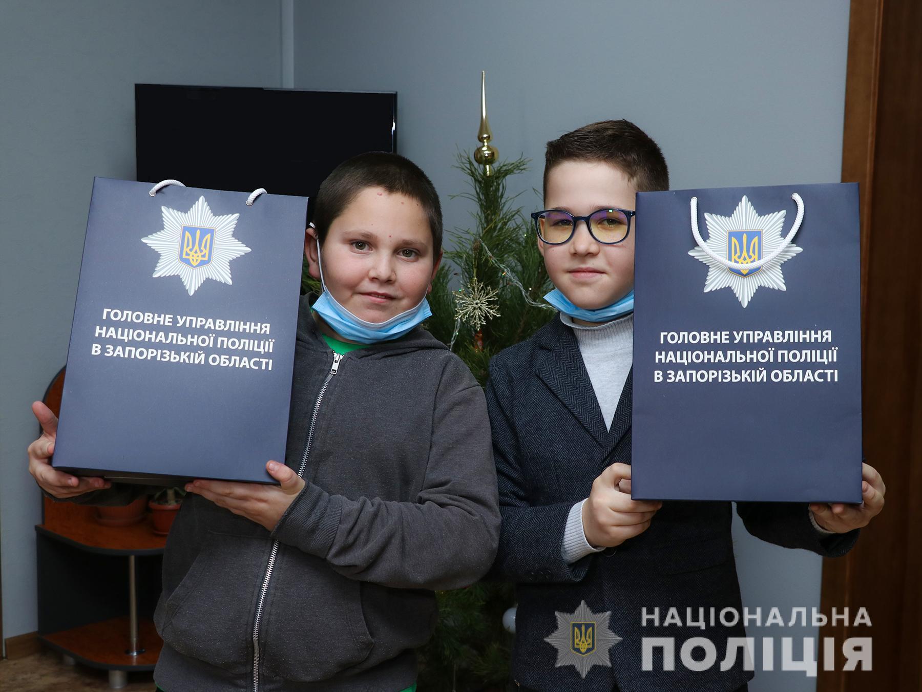 На Запоріжжі працівники поліції здійснили бажання двох маленьких мрійників