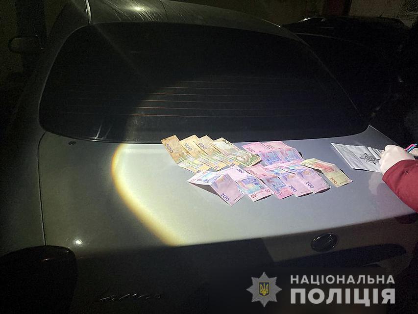 Поліція Чернігівщини затримали чоловіка, який пограбував 81-річну жінку та намагався втекти до Одещини