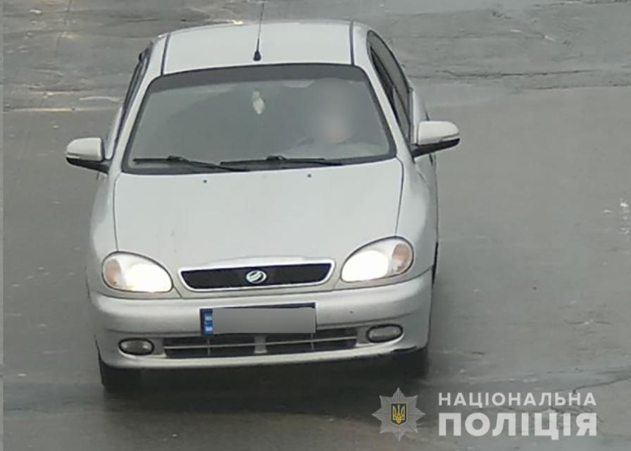 Поліція Чернігівщини затримали чоловіка, який пограбував 81-річну жінку та намагався втекти до Одещини
