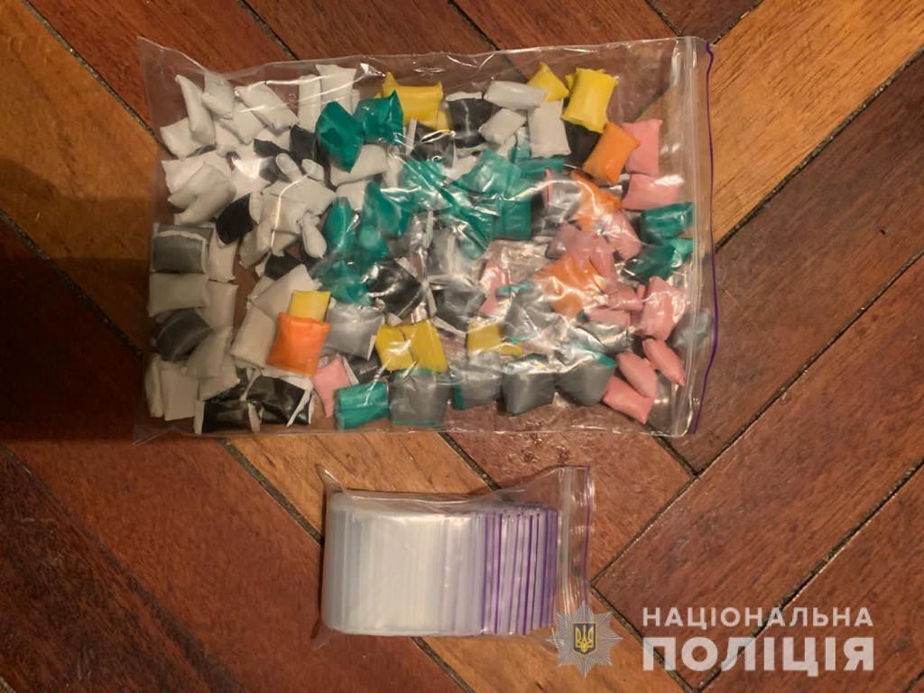 Львівські поліцейські знешкодили угруповання, яке розповсюджувало наркотики на території України