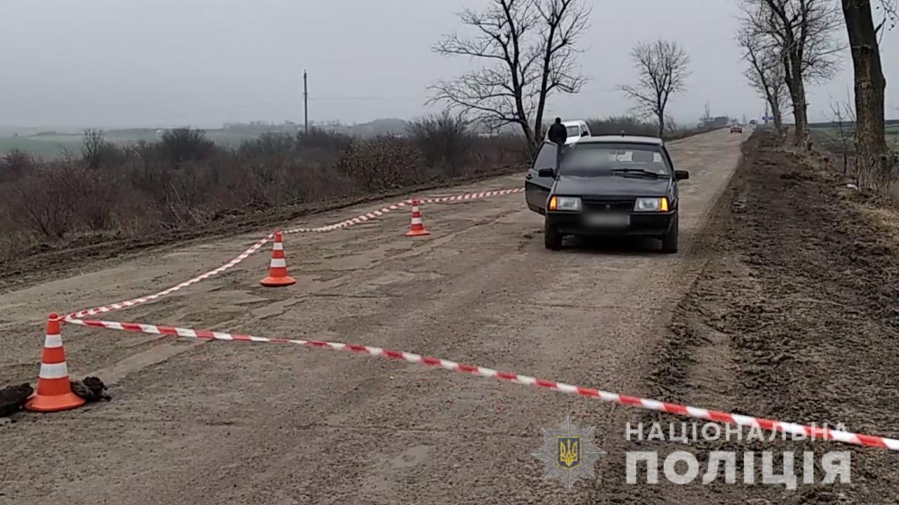 На Одещині поліцейські розслідують вбивство жителя Подільська та вживають заходів для затримання підозрюваного у злочині