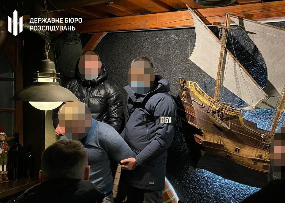 На Волині затримали ''на гарячому'' посадовця ДФС, який вимагав 2000 доларів щомісячно