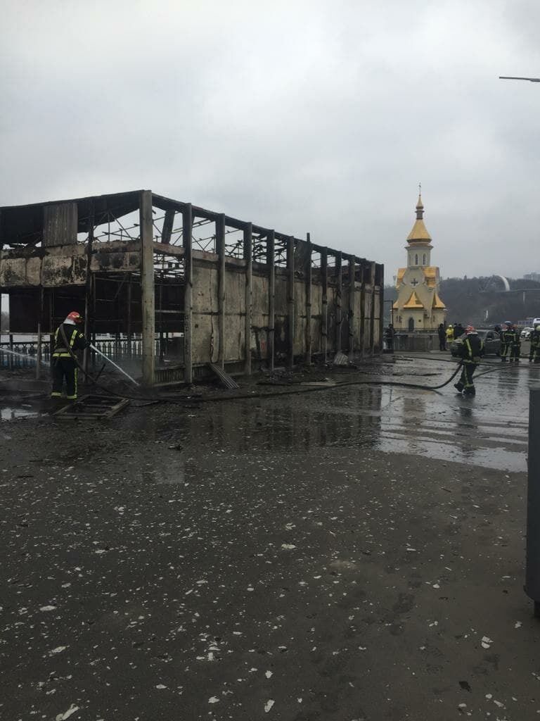 м. Київ: вогнеборці ліквідували загоряння металевого павільйону